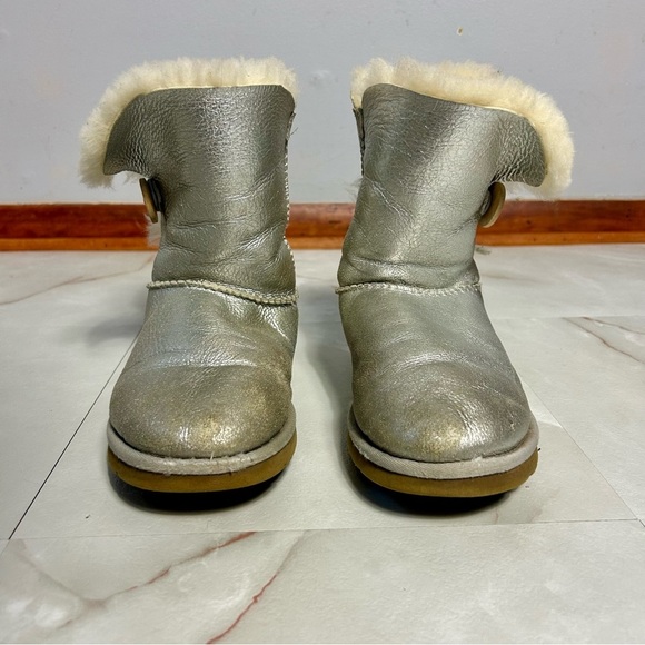 Ugg Metallic Silver Boots Women’s Size 6 - Picture 2 of 5